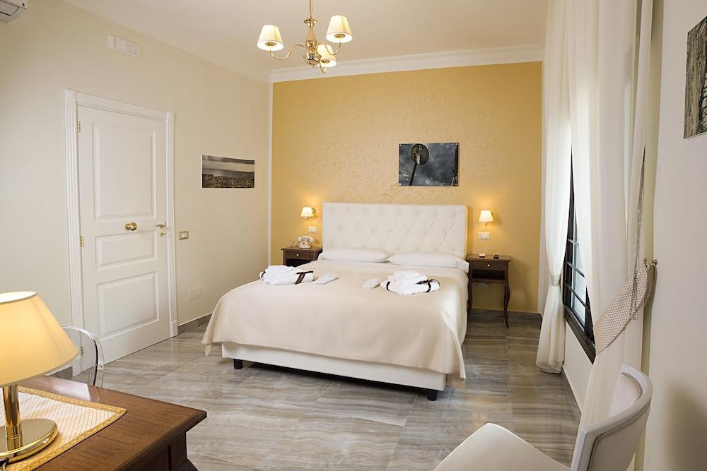 Neapolitantrips Hotel Экстерьер фото